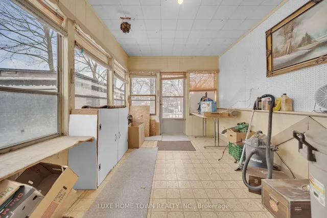 Additional image 12 of 102 Brenda Cres