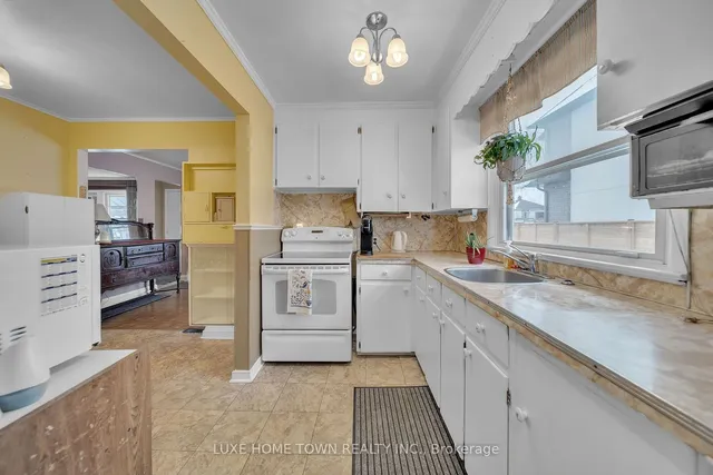 Additional image 10 of 102 Brenda Cres