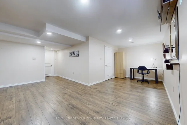 Additional image 35 of 1140 Duignan Cres