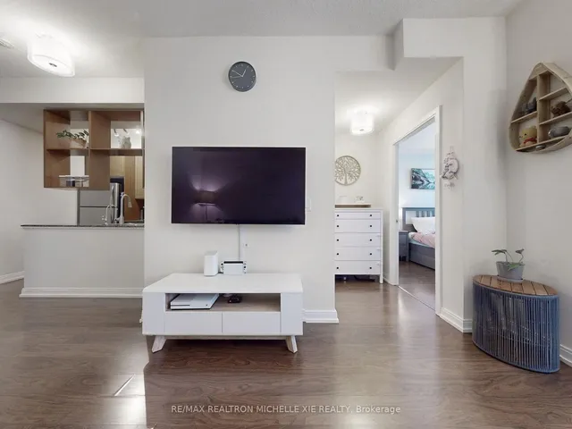 Additional image 5 of 151 Village Green Sq Unit 106