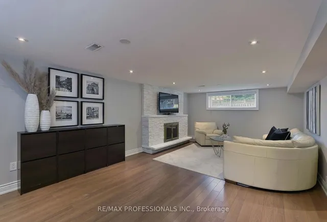 Additional image 29 of 14 Aymarn Crt