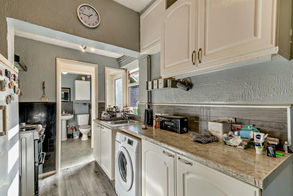 Additional image 4 of Flint