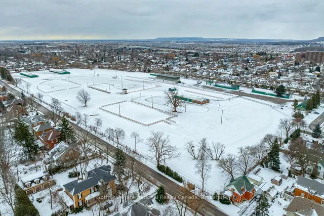 Additional image 40 of 130 Robert St Unit 6