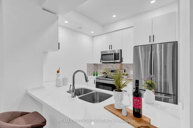 Additional image 13 of 295 Village Green Sq Unit TH55