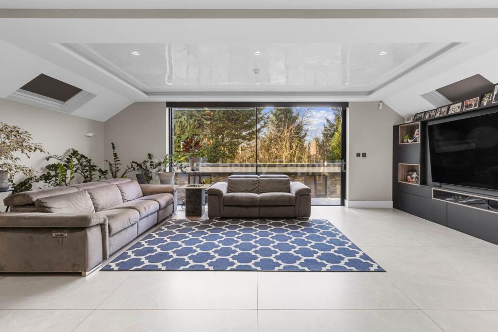 Additional image 32 of Nimrod Close, St Albans, AL4