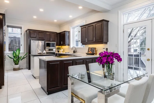 Additional image 12 of 121 Roxborough Dr