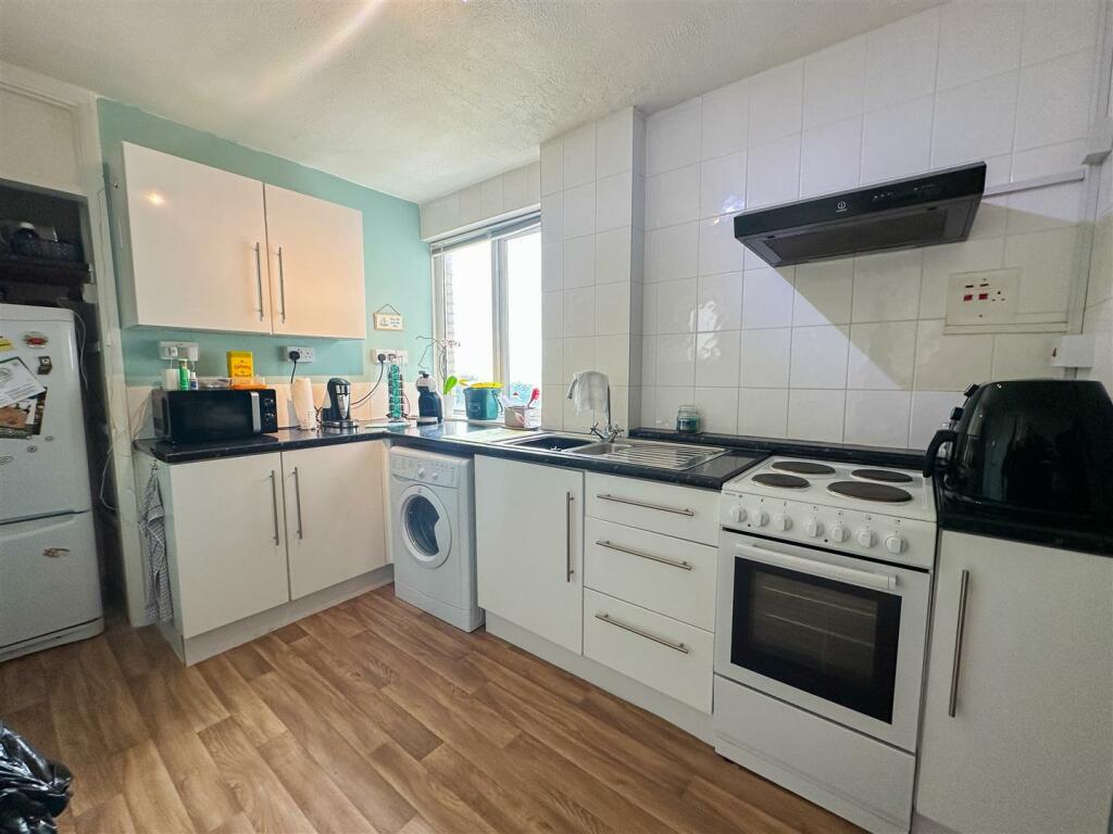 Additional image 8 of Sea Point, Barry