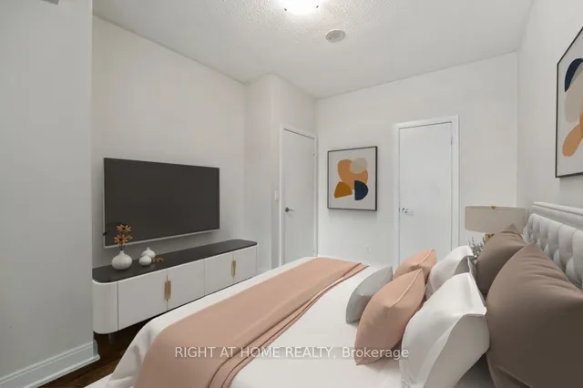 Additional image 15 of 135 Village Green Sq Unit 621