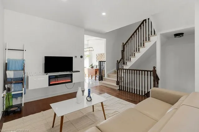 Additional image 13 of 2220 Queensway Dr Unit 13