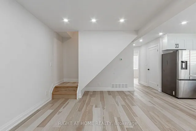 Additional image 12 of 961 Victoria Park Ave