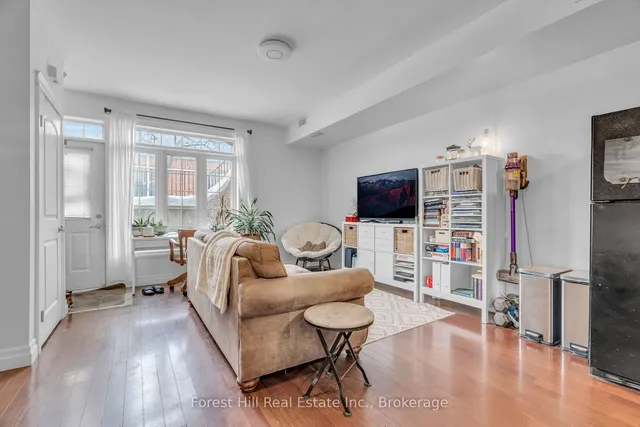 Additional image 3 of 555 King St Unit 104
