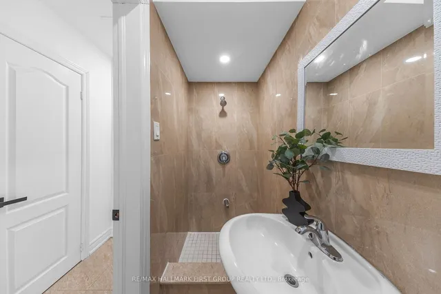 Additional image 16 of 48 Macdonell Ave