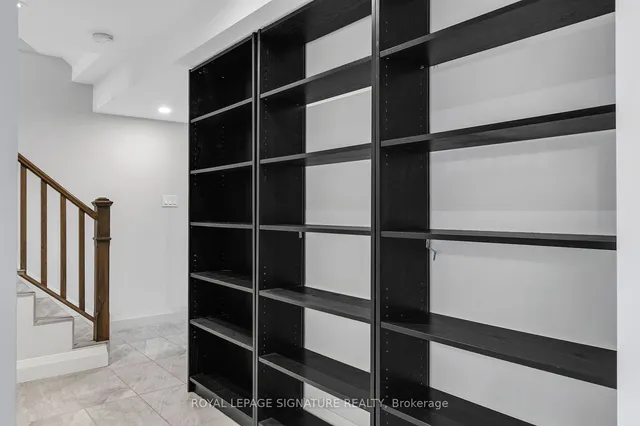 Additional image 32 of 63 Thyra Ave