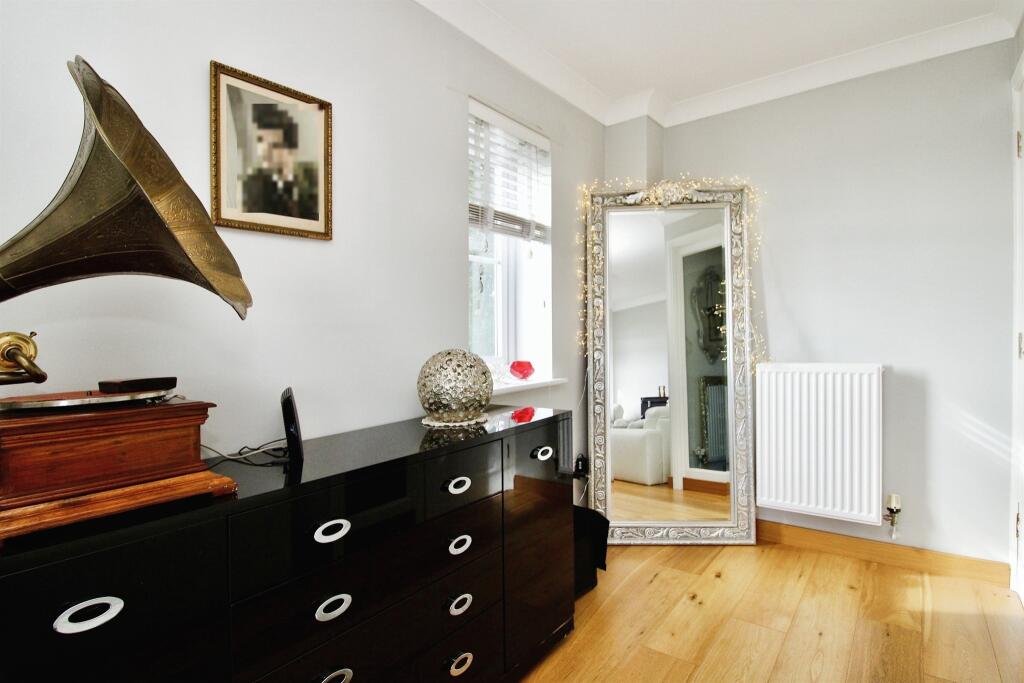 Additional image 4 of Rhodfa Sweldon, Barry