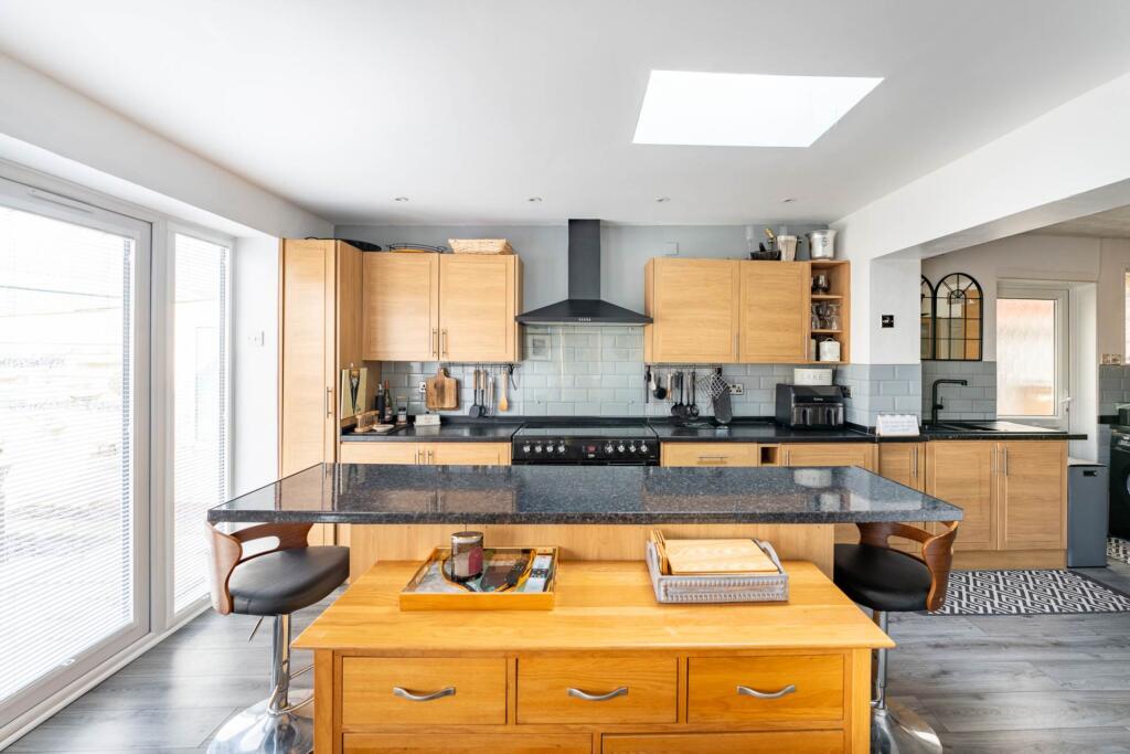 Additional image 4 of Vale Crescent, St Georges