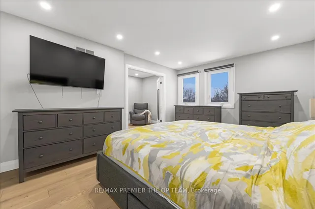 Additional image 24 of 27 Elmira Dr