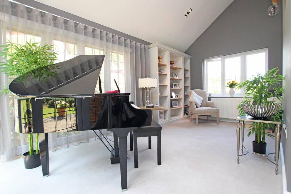 Additional image 5 of The Combe, Eastbourne, BN20 9DB