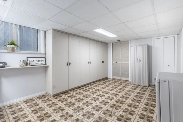 Additional image 24 of 984 Easterbrook Ave