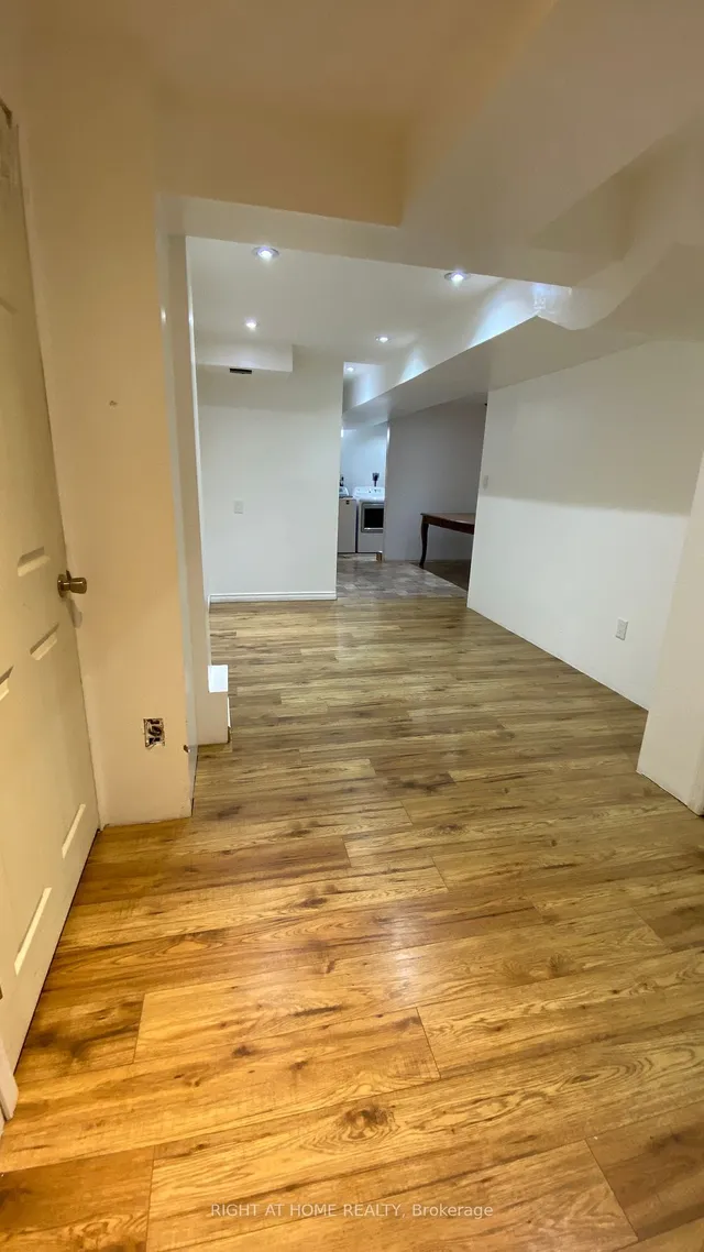 Additional image 23 of 1100 Bonin Cres