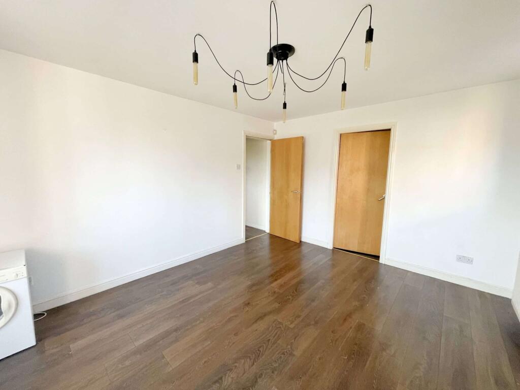 Additional image 6 of 27 Signal Court