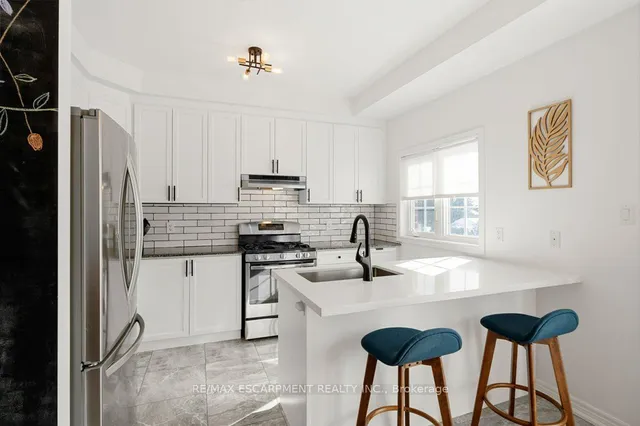 Additional image 19 of 2220 Queensway Dr Unit 13