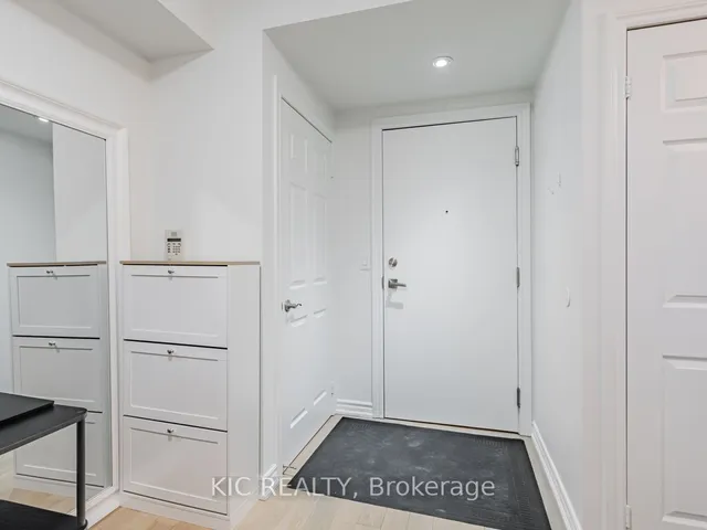 250 Wellington St Unit 1727