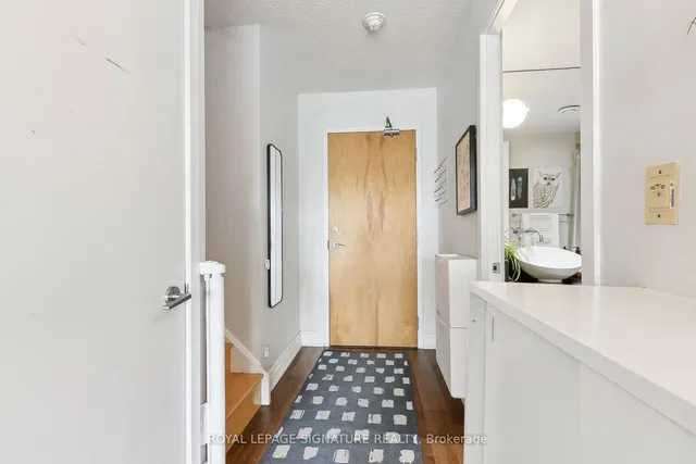 Additional image 4 of 36 Blue Jays Way Unit 903