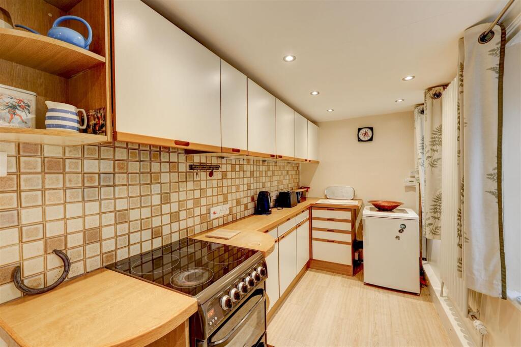 Additional image 2 of Brisco