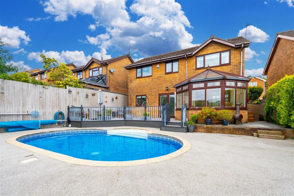 Cae Caradog, Caerphilly, CF83 2AA