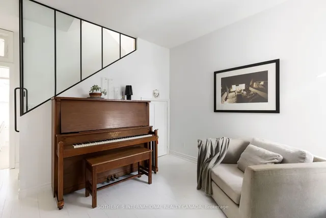 Additional image 26 of 107 Oxford St