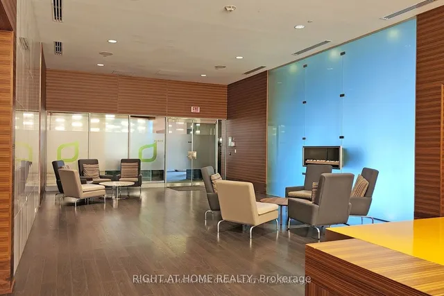 Additional image 23 of 135 Village Green Sq Unit 621