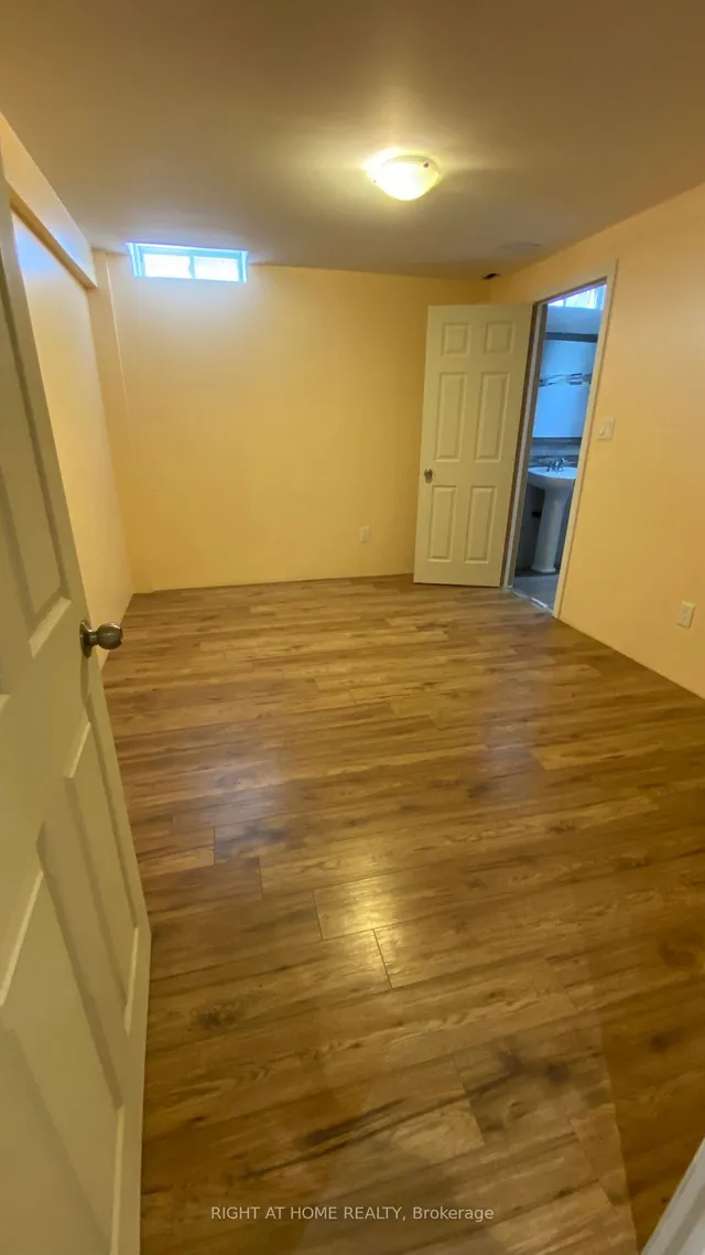 Additional image 26 of 1100 Bonin Cres