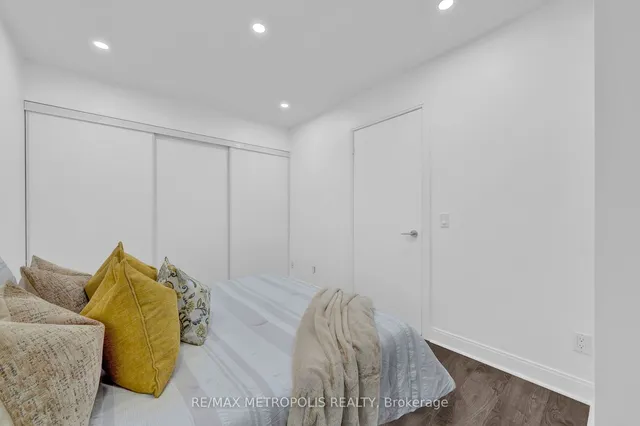 Additional image 21 of 295 Village Green Sq Unit TH55