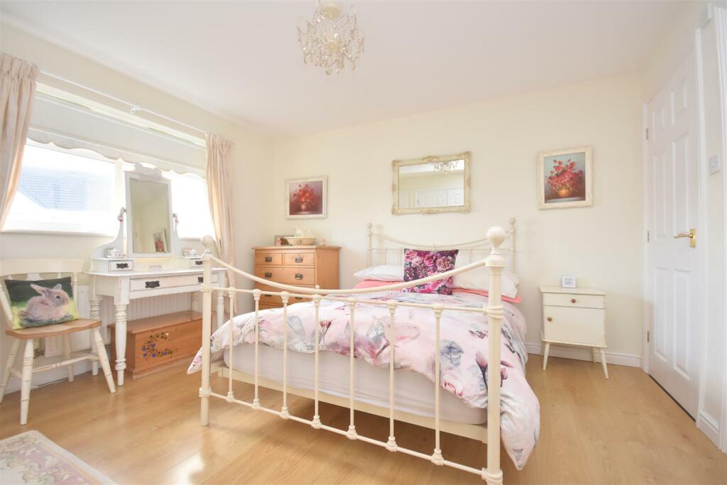 Additional image 11 of Starlight View, 156 Westward Rise, Barry, Vale of Glamorgan, CF62 6NQ