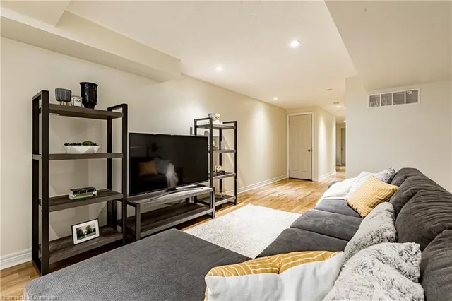 Additional image 31 of 32 Forest Valley Cres