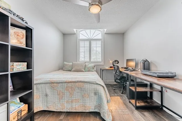 Additional image 24 of 130 Robert St Unit 6