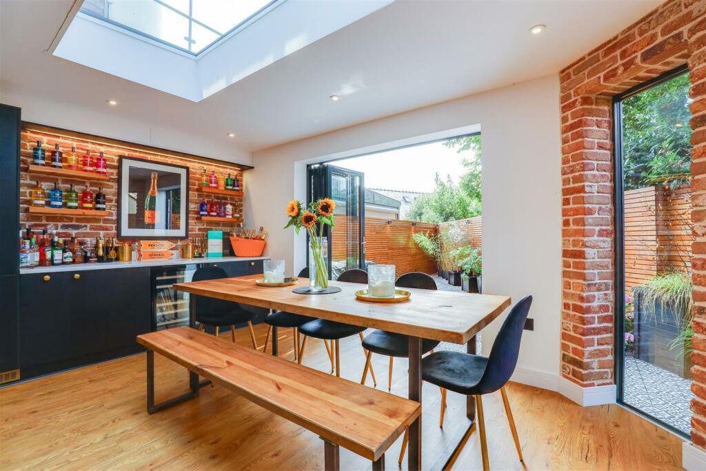 Additional image 8 of The Townhouse, 8 Pen Y Garth Mansions, 2 Stanwell Road, Penarth, CF64 3EA