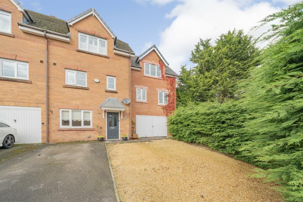 East O' Hills Close, Heswall, Wirral, CH60