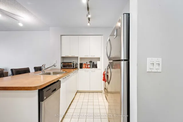 Additional image 10 of 255 Richmond St Unit 1010