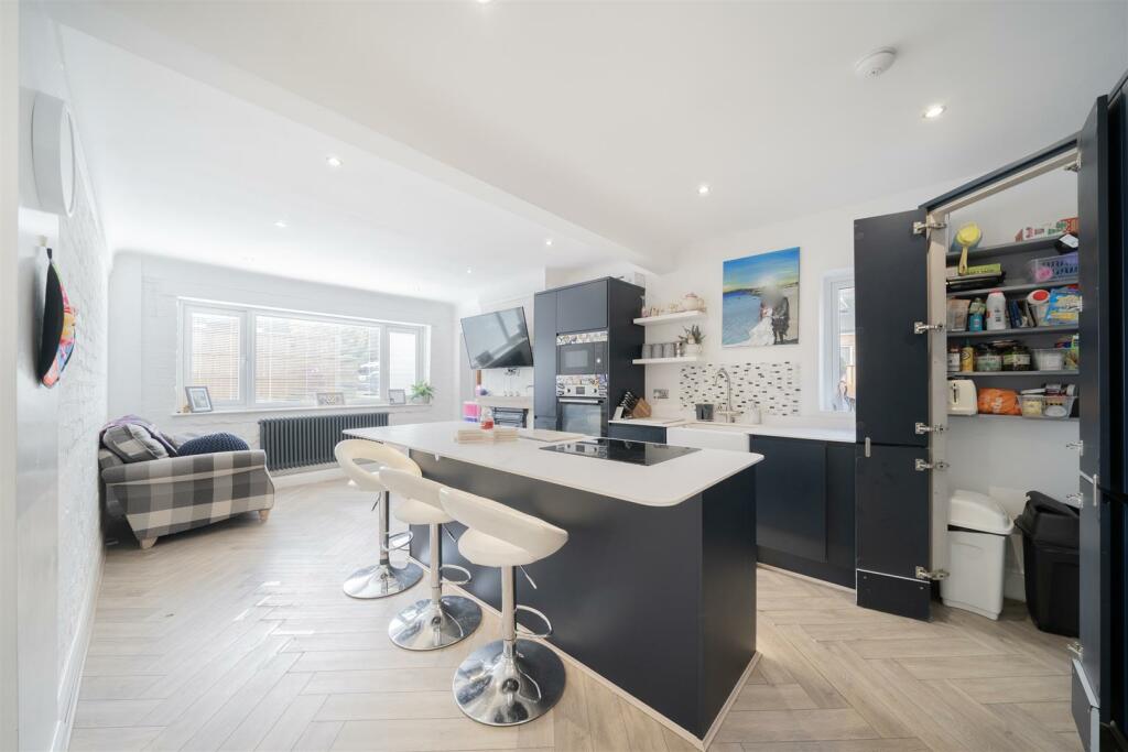 Additional image 10 of Low Wood Grove, Barnston, Wirral