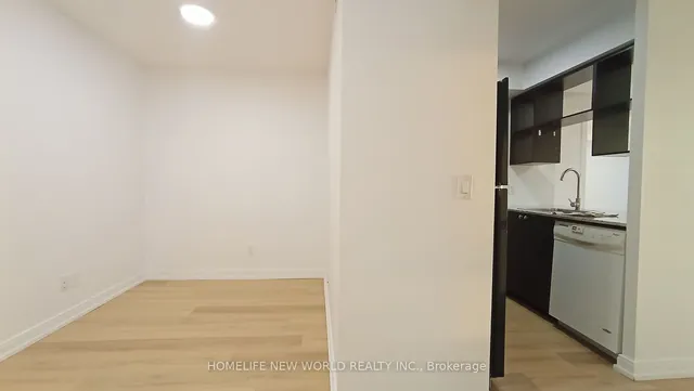 Additional image 3 of 181 Village Green Sq Unit 1515