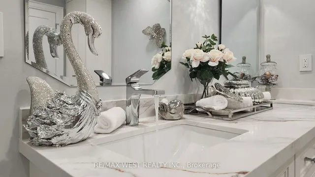 Additional image 29 of 900 Yonge St Unit 1403