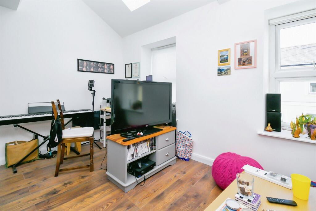 Additional image 4 of Glebe Street, Penarth