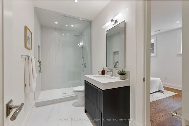 Additional image 39 of 88 Willingdon Blvd
