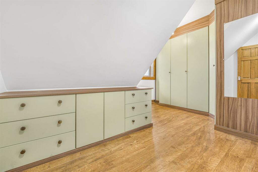 Additional image 28 of Oakmead Road, Meirios Valley