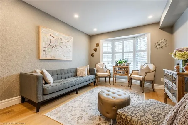 Additional image 5 of 371 Knightsbridge Cres