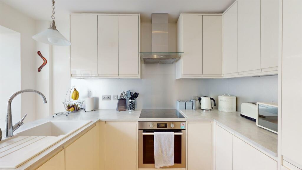 Additional image 4 of Crescent Close, Cowbridge