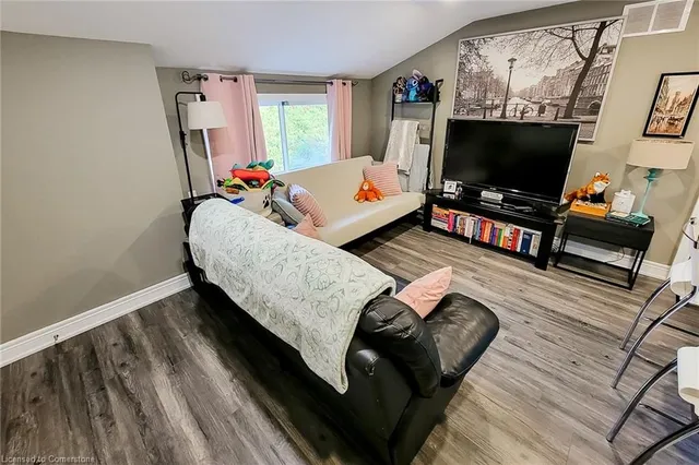 Additional image 34 of 49 Aberdeen Ave