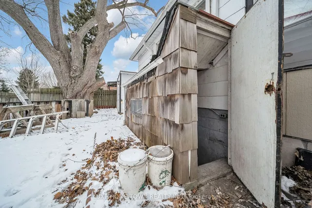 Additional image 34 of 102 Brenda Cres