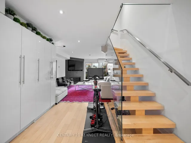 Additional image 11 of 570 Wellington St Unit 13A